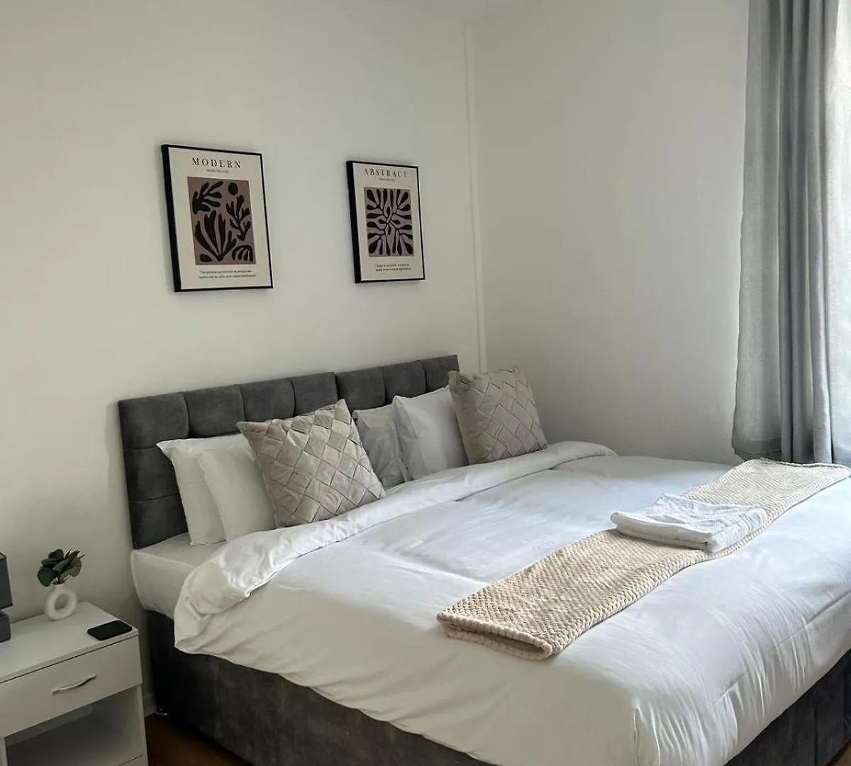 Mideyah Stays - 3 Bed Comfy House Cardiff 0*,