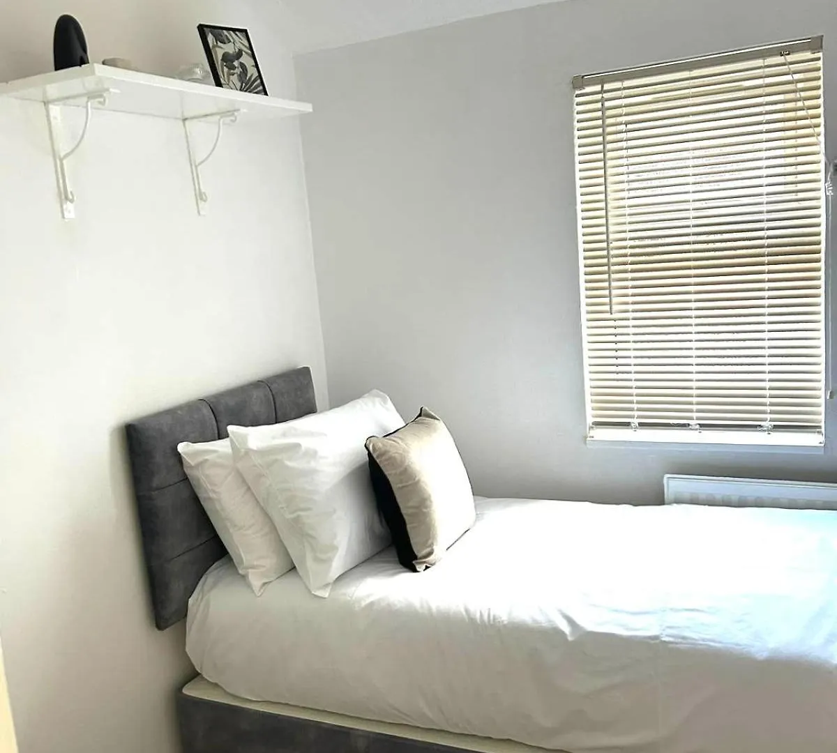 Mideyah Stays - 3 Bed Comfy House Cardiff Tatil Evi